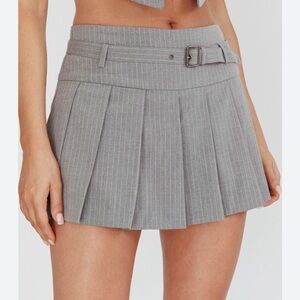 NWT selfie Leslie Swoon Belted Pleat Mini Skirt Grey